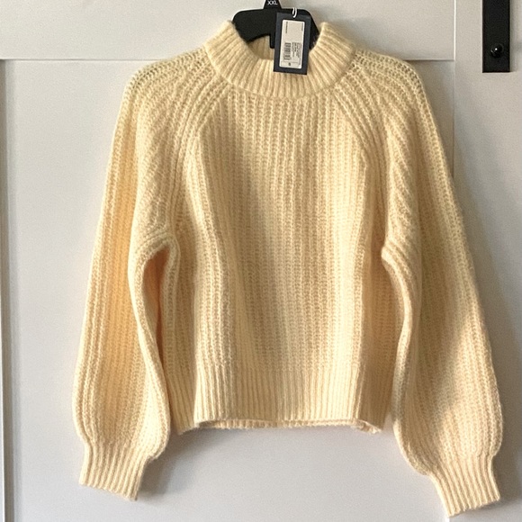 NWT Universal Thread Yellow Sweater Small - Picture 2 of 5